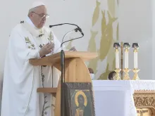 Papa Francisco celebra missa no Chipre 