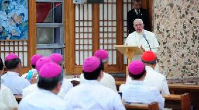 Papa_ObisposAsia_FotoOficial.jpg ?? 