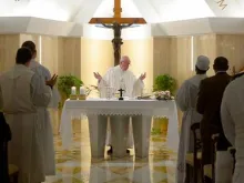 Papa Francisco durante a Missa na Casa Santa Marta 