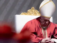 Papa Francisco nesta Sexta-feira Santa na basílica de São Pedro