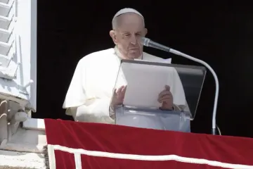 Papa_angelus_serio_preocupado_20032022_VaticanMedi.jpg
