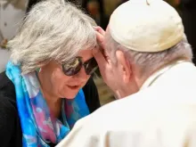 Papa Francisco com uma cega no Vaticano