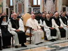 Papa Francisco com os membros da Ordem Cisterciense de Estrita Observância