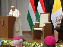 Papa no discurso às autoridades e ao corpo diplomático na Hungria