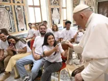 Papa Francisco em audiência com jovens argentinos