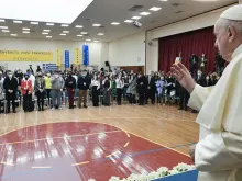 Papa Francisco se encontra com jovens na Grécia 