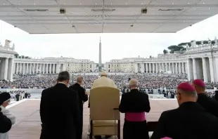 Papa Francisco na Praça de São Pedro.