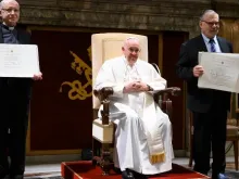 Papa Francisco com os ganhadores do Prêmio Ratzinger 2022