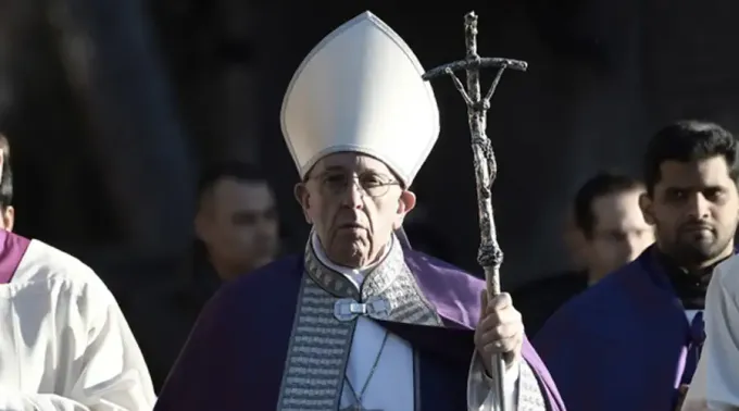 Papa_procesionMiercolesCeniza_2017_VaticanMedia.webp ?? 
