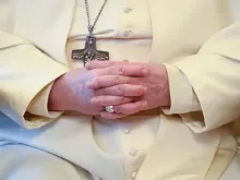 O Papa reza