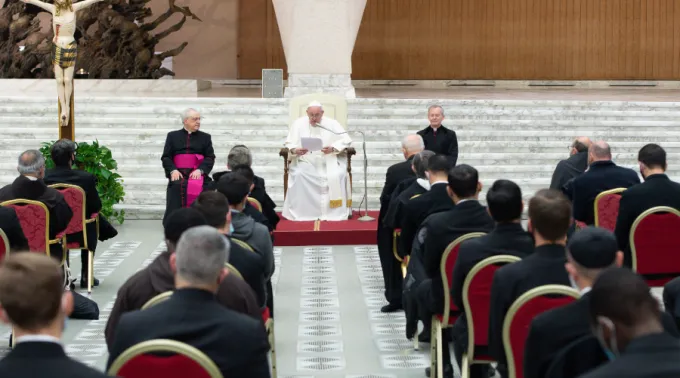 PapaaosparticipantesdoCursoSobreoForumInterno_VaticaMedia.jpg ?? 