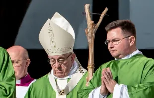O báculo que o Papa Francisco usou na Missa de abertura do Sínodo 