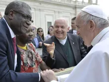 Papa Francisco com Denis Mukwege.