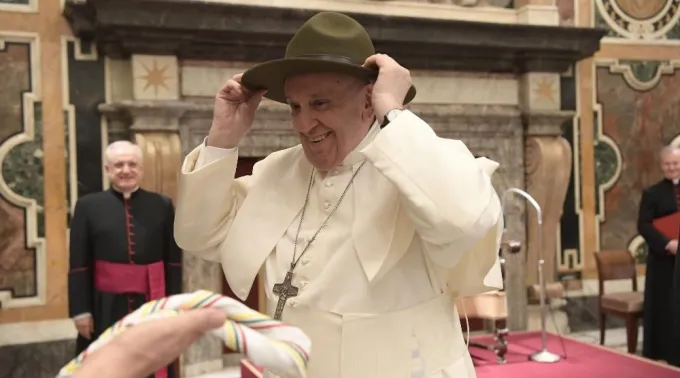 Papafrancisescutas.jpeg ?? 