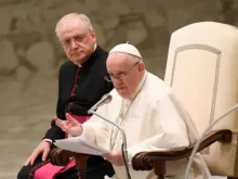 Papa Francisco discursa durante audiência geral