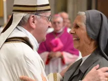 Papa Francisco e sua prima religiosa, Ir. Ana Rosa. Crédito: Vatican Media