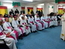 Papa Francisco encontra os bispos de Bangladesh.