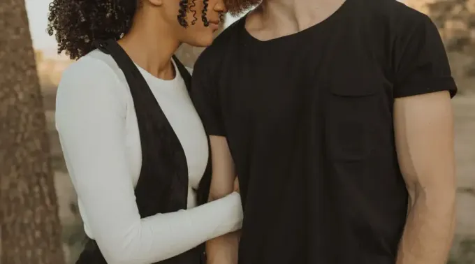 Pareja-JakobOwens-Unsplash-25082021.webp ?? 