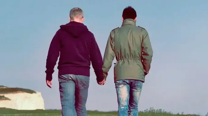 ParejaGay_Unsplash_070222_1.webp ?? 