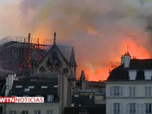 Incêndio na Catedral de Paris. Captura de vídeo