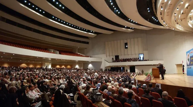 ParlamentariosIrakReunidos_WikipediaJamesJimGordonCC_BY_20_090318.jpg ?? 