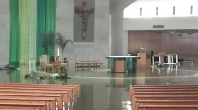 ParroquiaInundada_FacebookSt_Ignatius_of_Loyola_Catholic_Church_290817.jpg ?? 