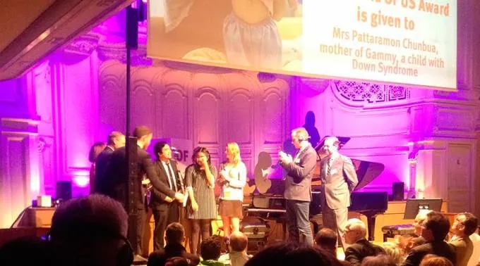 PattarambomChambuaRecibiendoPremio_-OneOfUs_180316.jpg ?? 