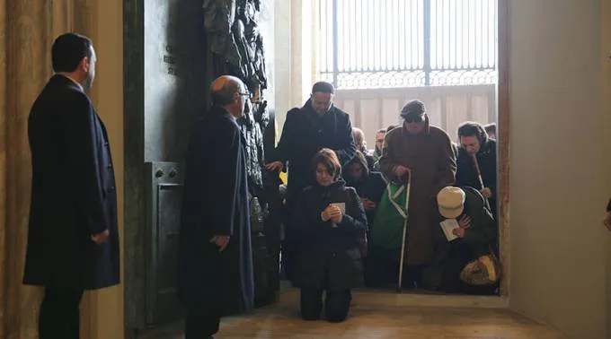 PeregrinosPuertaSantaRoma_DanielIbanezACIPrensa_290116.jpg ?? 