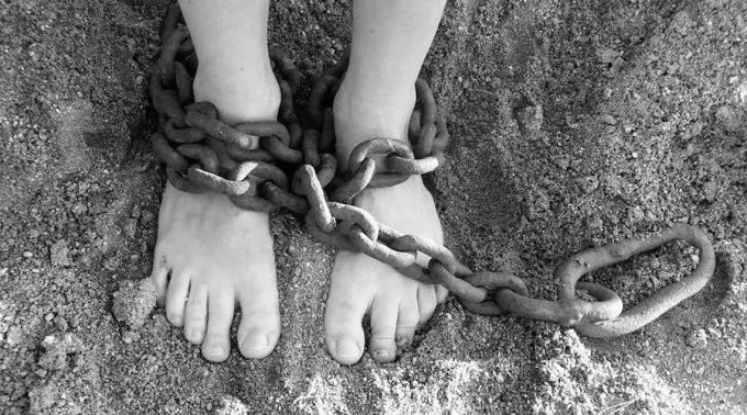 PiesCadenas_PixabayDominioPublico_080218.jpg ?? 