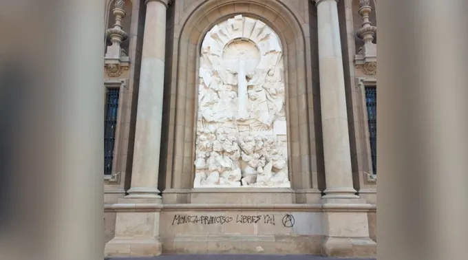 PintadaAnarquistaBasilicaPilar30032016.jpg ?? 