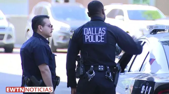 PoliciasAllanamientoDallas-CapturaEWTNNoticias-15052019_1.jpg ?? 