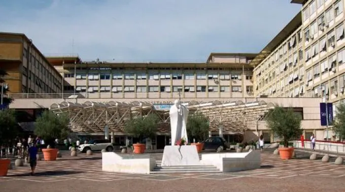 PoliclinicoGemelli_AutorBlackcat_CC-BY-SA-3.0.jpg ?? 