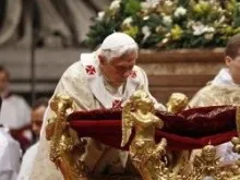 O Papa Bento preside a Missa de Galo no Vaticano