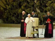 O Papa Bento XVI na Sala Paulo VI no Vaticano