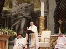 O Papa Francisco celebrando a Missa de 1º de janeiro na Basílica de São Pedro pela Solenidade de Maria Mãe de Deus. Foto Petrik Bohumil