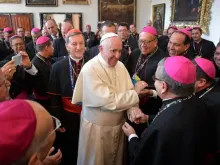 Papa Francisco com os bispos colombianos. Crédito: Vatican Media