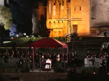 Papa Francisco no Coliseu durante a Via Sacra de Sexta-feira Santa