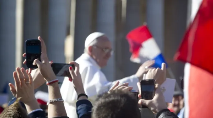 Pope_Francis_rides_through_St_Peters_Square_on_March_19_2013_before_his_Papal_Inauguration_Mass_Credit_Jeffrey_Bruno_CNA_CNA_3_19_13.jpg ?? 