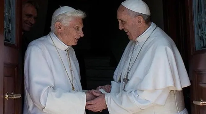 Pope_Francis_welcomes_Benedict_XVI_back_to_the_Vatican_at_Mater_Ecclesia_monastery_on_May_2_2013_Credit_LOssevatore_Romano_ANSA_3_CNA_5_6_13.jpg ?? 