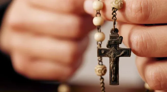 Prayer_rosary_Credit_Kzenon_Shutterstock_CNA.jpg