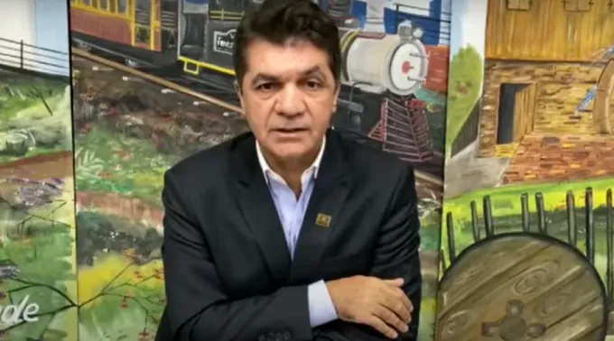 PrefeitoCricumaExoneraProfessor_CapturaVideo.jpg ?? 