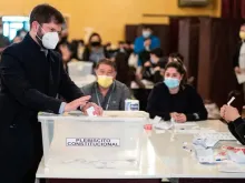 Presidente chileno Gabriel Bóric vota no plebiscito de 4 de setembro de 2022