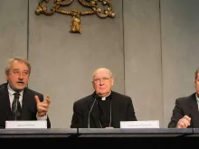 Apresentação da catequese com o Cardeal Farrel e o porta-voz do Vaticano, Greg Burke.