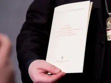 Apresentação da carta ‘Placuit Deo’.