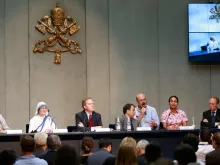 Vaticano apresenta a canonização.