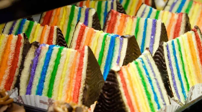PrideCake_FlickrMichelleLeeCC_BY_NC_ND_20_040118.jpg ?? 