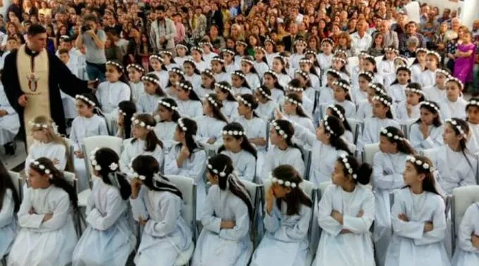 PrimeraComunionErbil_DiaconoMomica_31052016.jpg ?? 