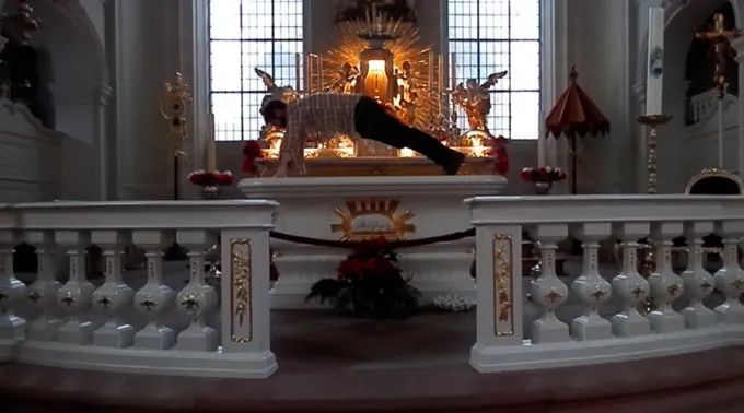 ProfanacionAltar_CapturaYouTube_240117.jpg ?? 