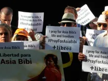 Manifestação pela liberdade de Asia Bibi, no dia 22 de julho, em frente a embaixada do Pakistão em Madri (Espanha).