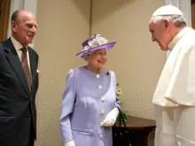 A rainha Elizabeth visita o papa Francisco em 2014